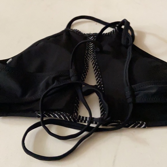 Black bikini top - Picture 3 of 5